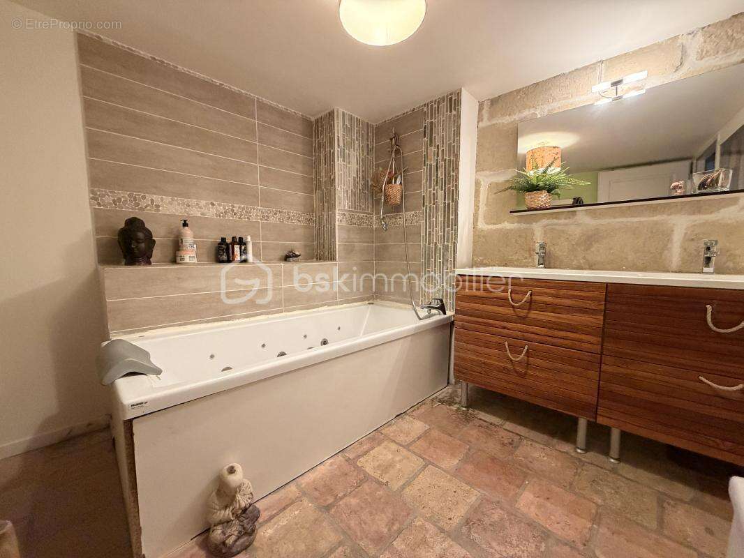 Appartement à SAINT-LAURENT-D'AIGOUZE