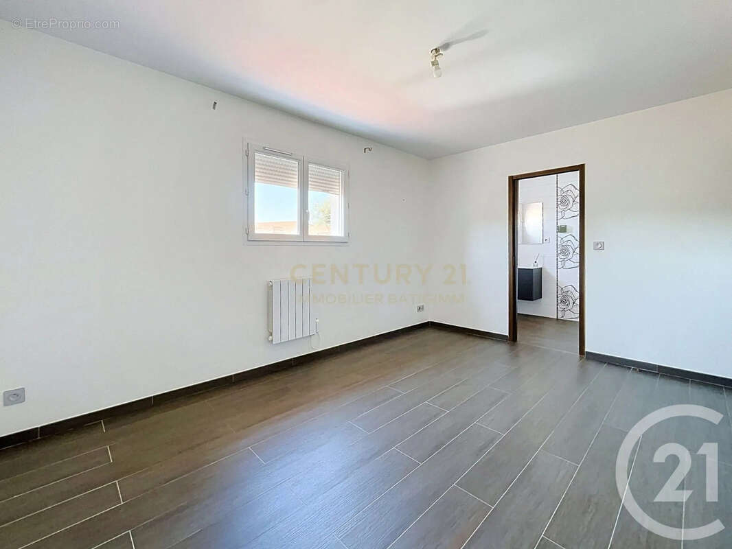 Maison 179 m² à Saint-Clair-De-La-Tour  - photo 9