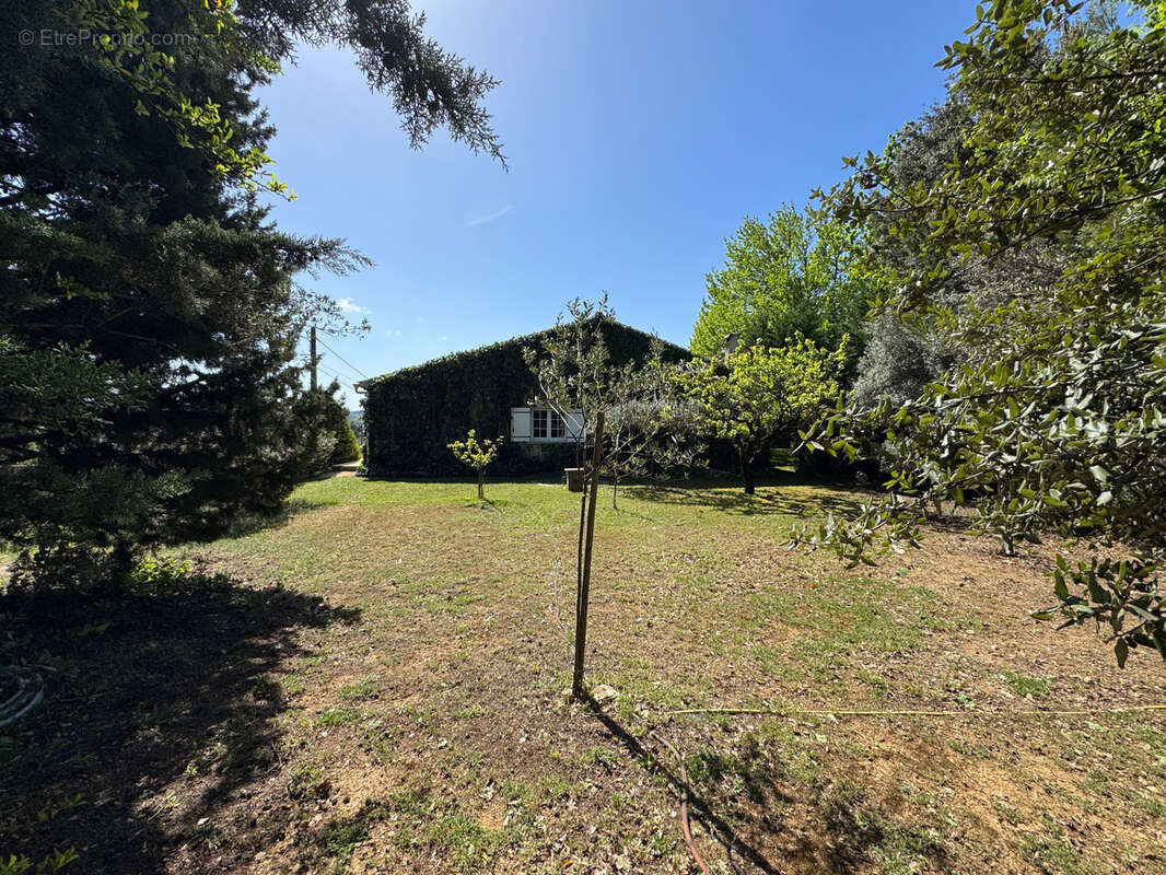 Maison à LAUDUN-L'ARDOISE