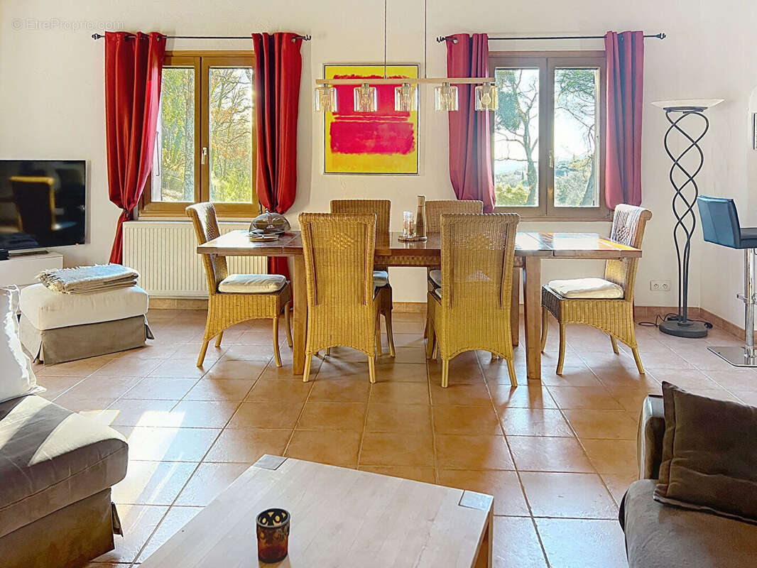 Vaugines Maison de charme en pleine campagne 170 m², double logement, piscine et horizon dégagé - photo 2
