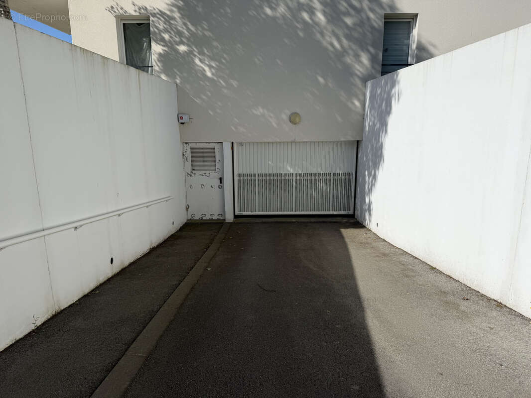 Parking à SAINT-AVE