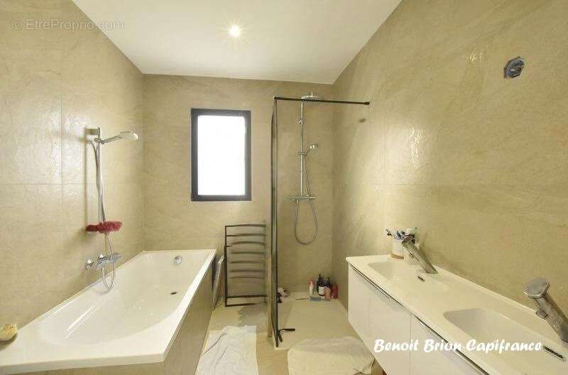 Maison à LA CHAPELLE-DES-FOUGERETZ