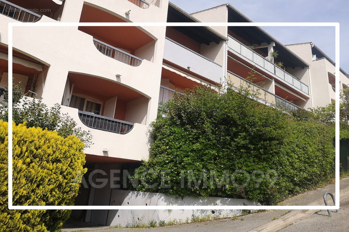 Parking à VALLAURIS