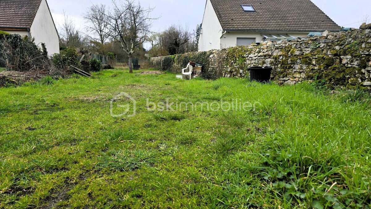 Maison à D'HUISON-LONGUEVILLE