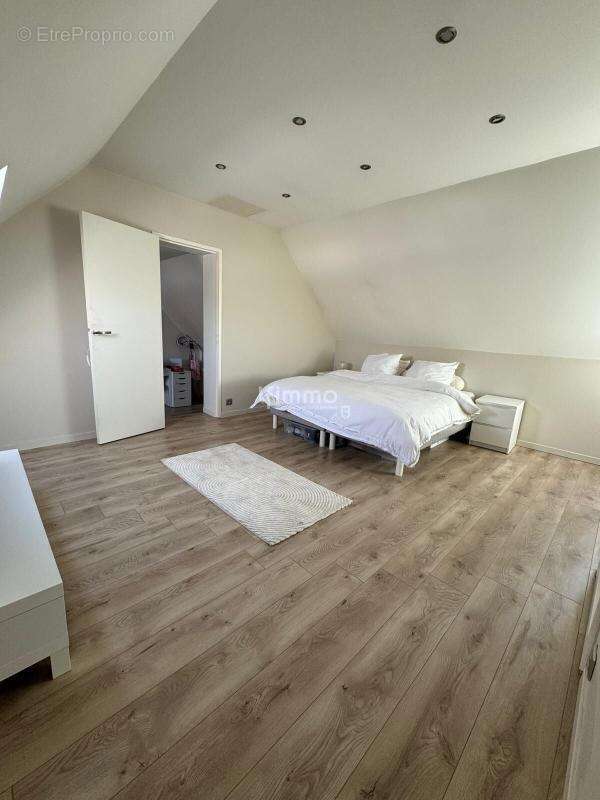 Maison à VAUX-LE-PENIL