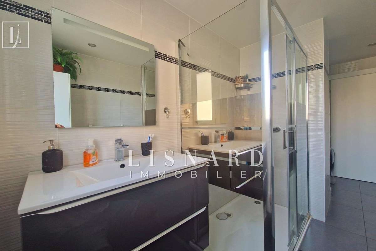 Appartement à VALLAURIS