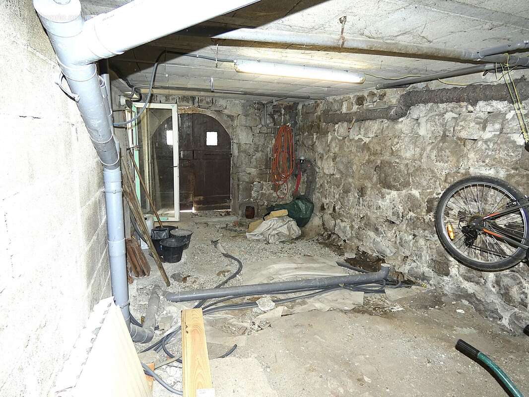 Maison en pierre avec dépendances d'environ 215 m² DORNAS (07) - photo 17