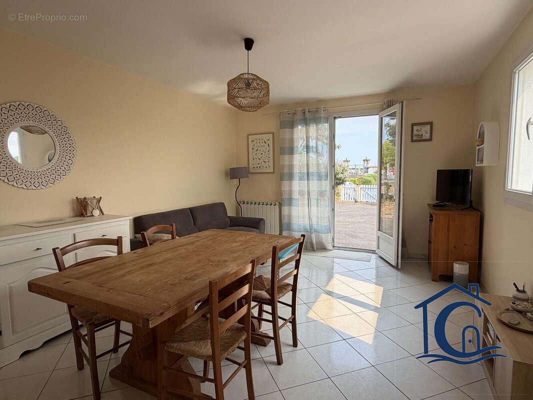 Maison 69 m² à Saint-Just-Luzac  - photo 2