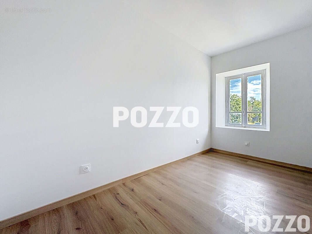 Maison entièrement rénovée avec du terrain et des dépendances proche Bréhal (50290) - photo 10