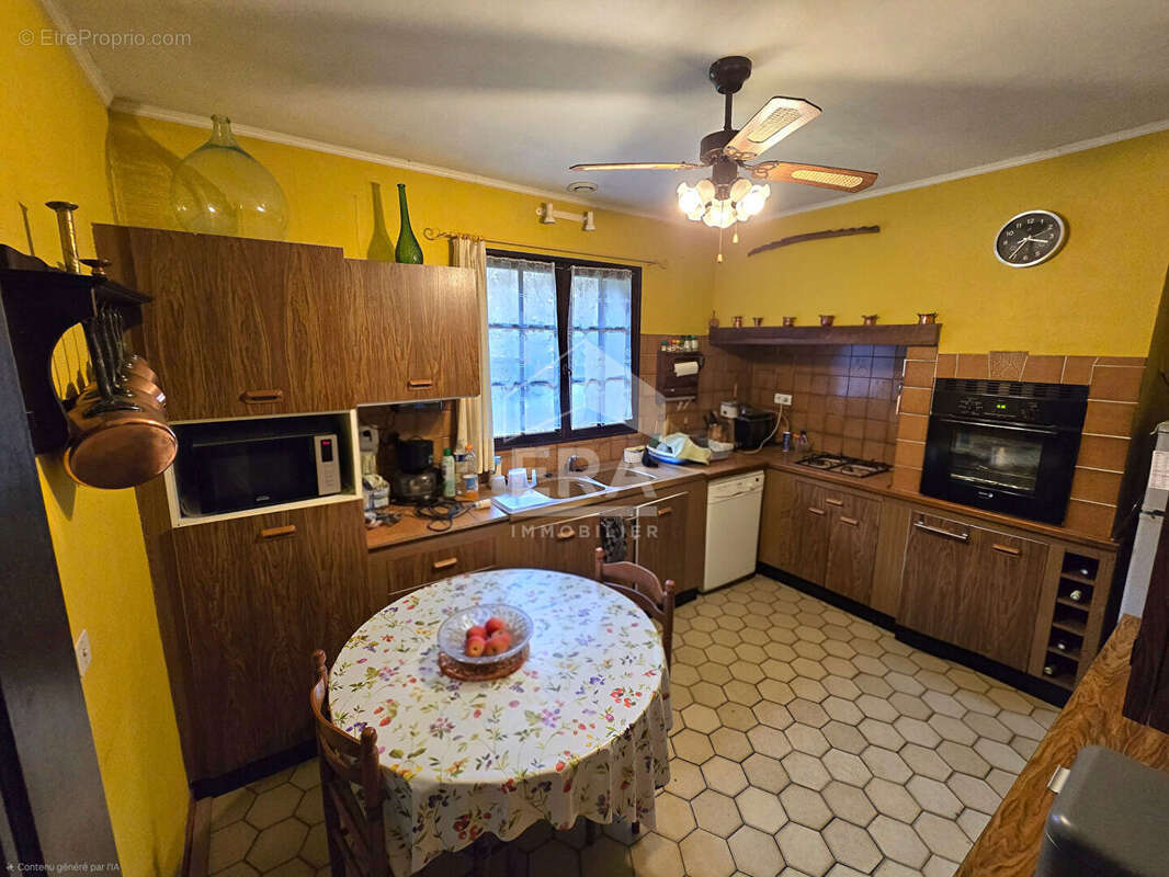 Maison à EGLISE-NEUVE-D&#039;ISSAC