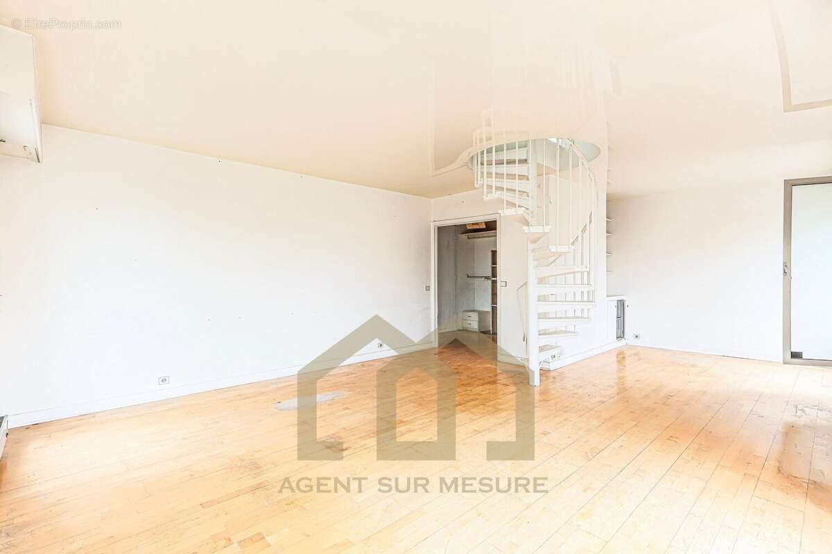 Appartement à NEUILLY-SUR-SEINE