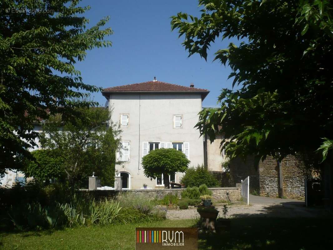 Maison à VILLEREVERSURE