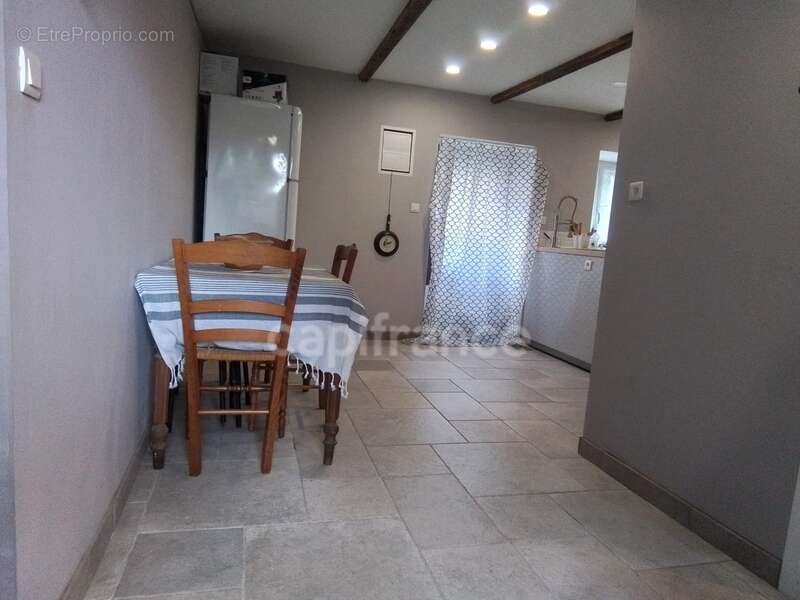 Maison en pierres 3 pièces entre Carhaix et Rostrenen plain pied 92 m2 dont combles aménageables - photo 3