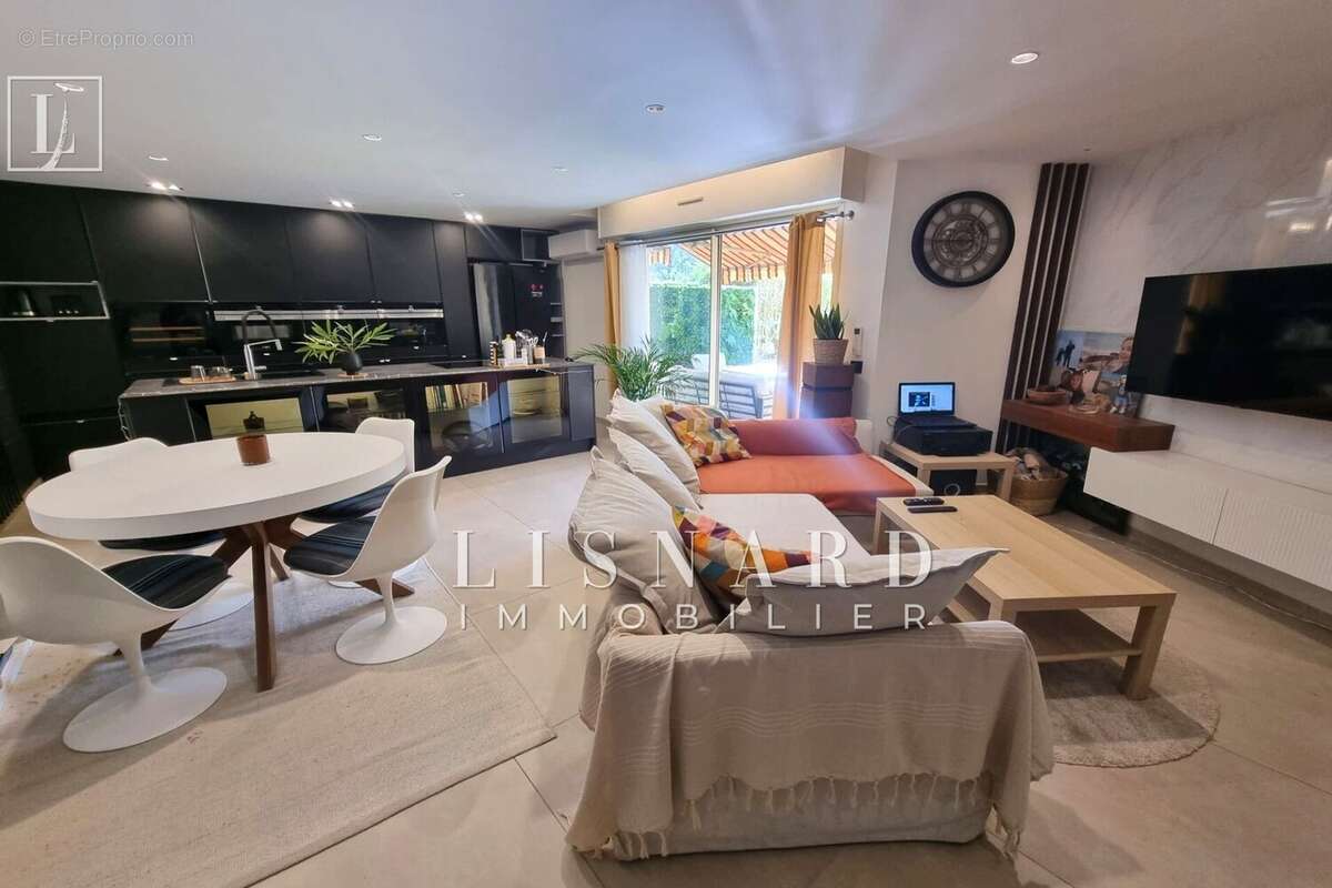 Appartement à VALLAURIS