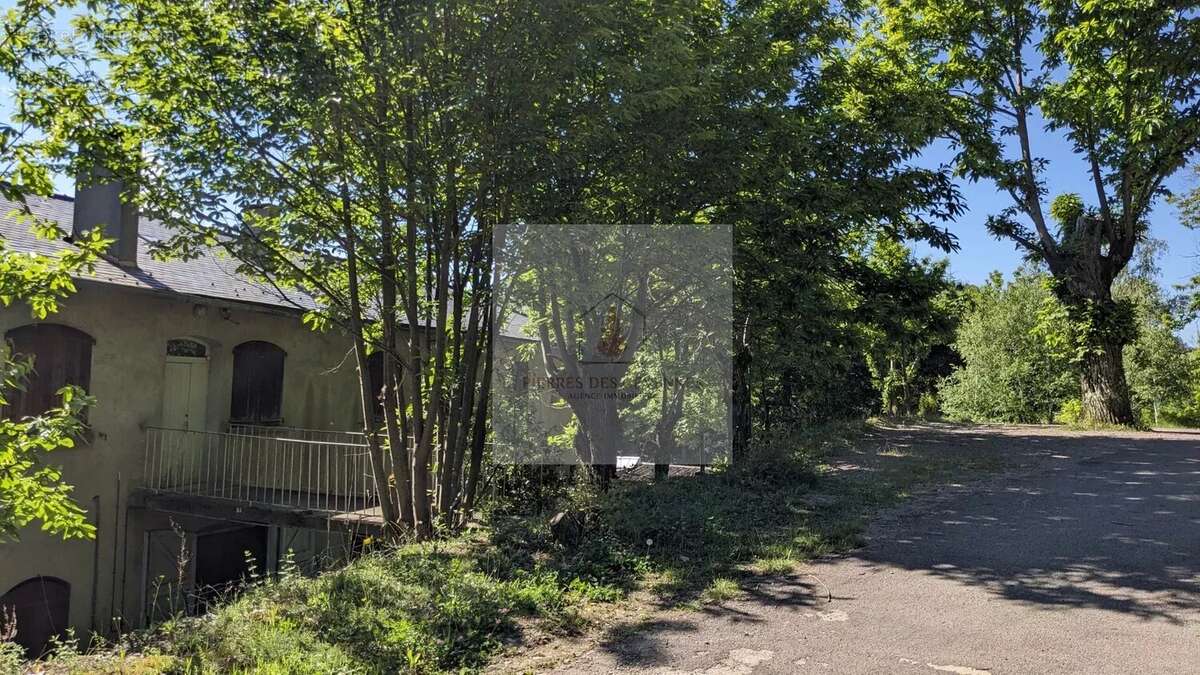 Maison à LE COLLET-DE-DEZE