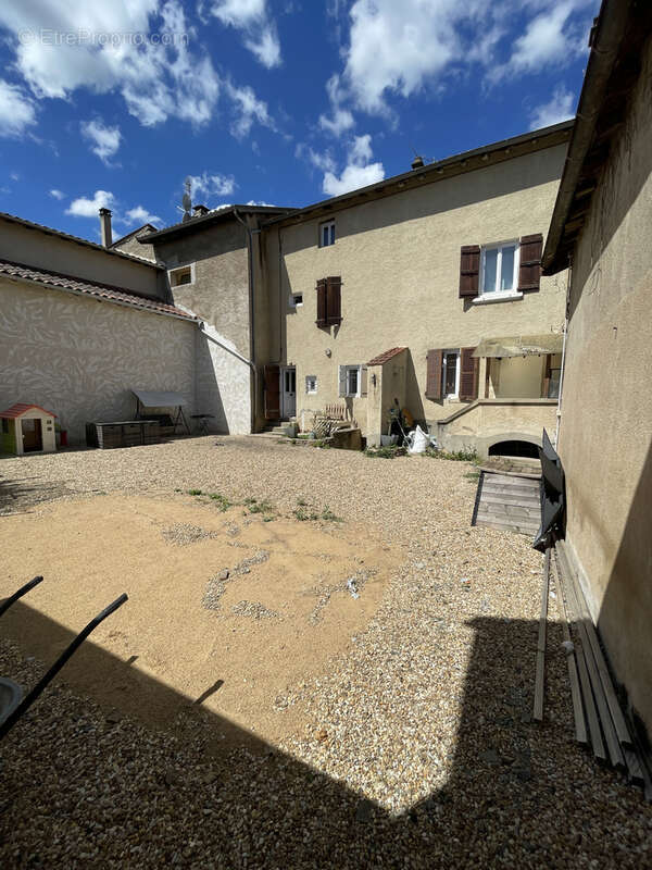 Maison à VILLIE-MORGON
