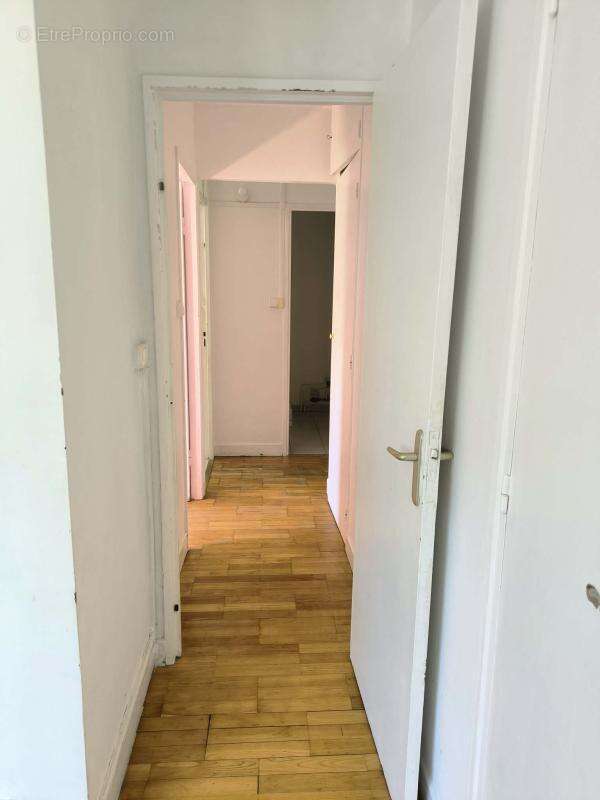 Appartement à BAGNOLS-SUR-CEZE