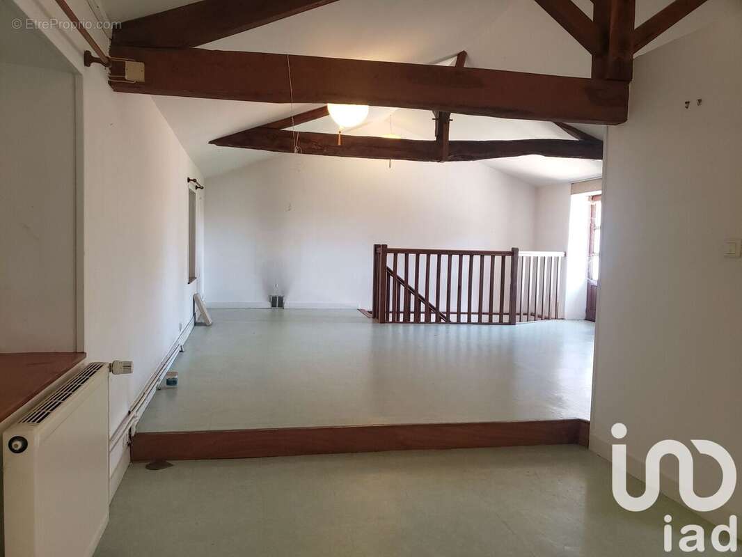 Maison 155 m² à Genouille  - photo 8