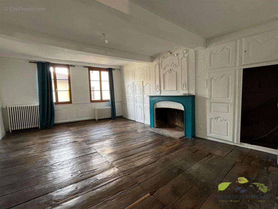 Maison à SAINT-LEONARD-DE-NOBLAT