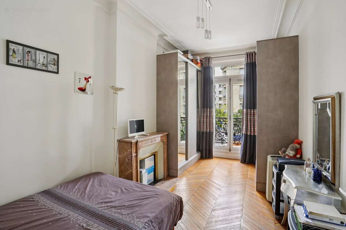 Appartement à PARIS-17E