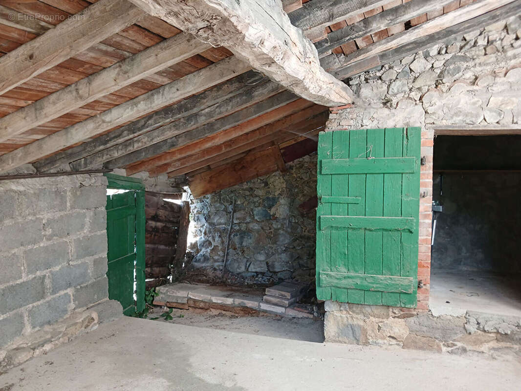 Maison à SAINT-CYR-DE-VALORGES