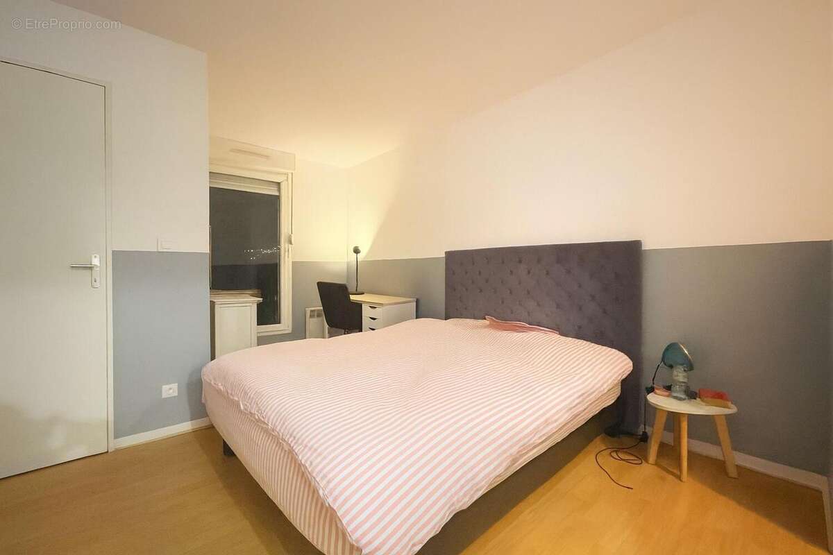   - Appartement à LYON-8E