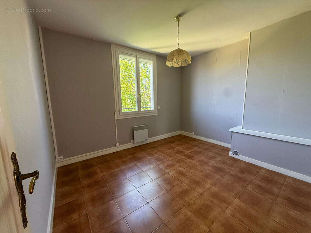 Maison à VARENNES-VAUZELLES