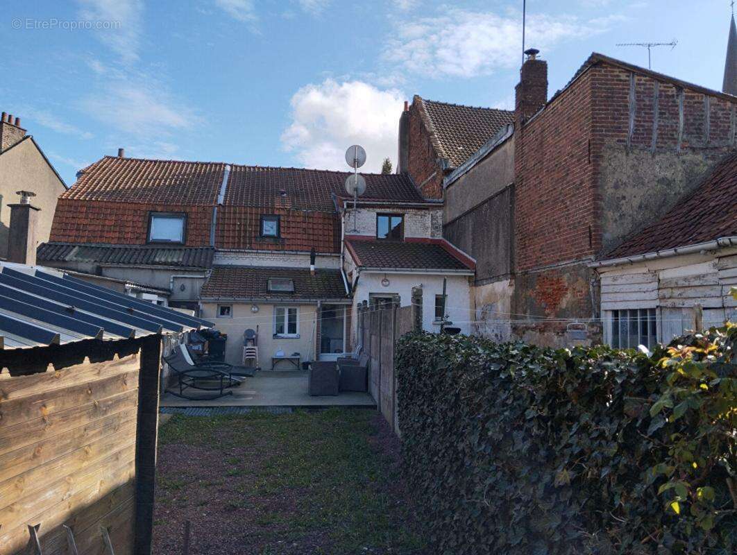 Maison à FRUGES