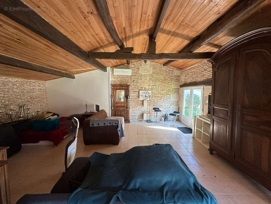 Maison à SAINT-CHRISTOPHE-DE-DOUBLE