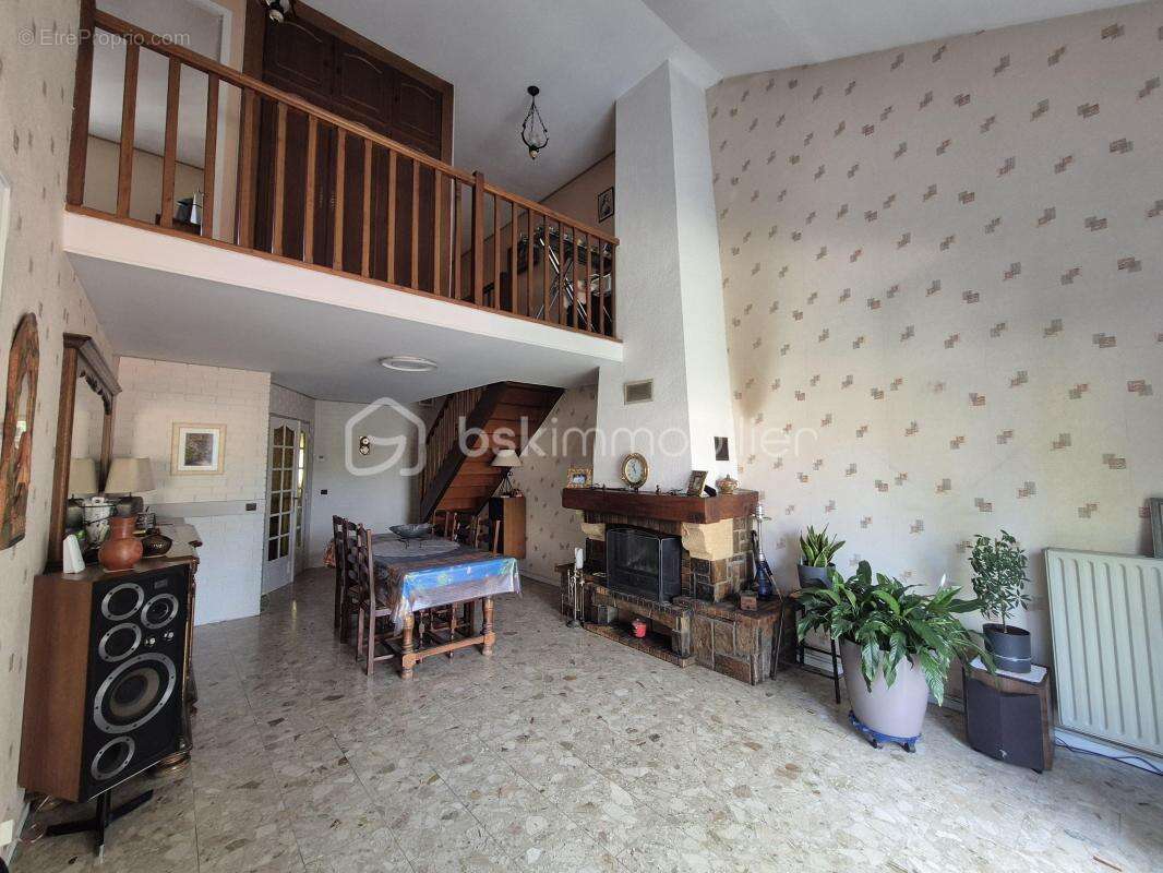 Maison à MOISSY-CRAMAYEL