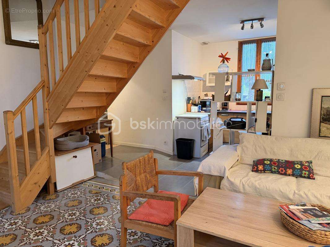 Appartement à SAINT-LAURENT-D'AIGOUZE