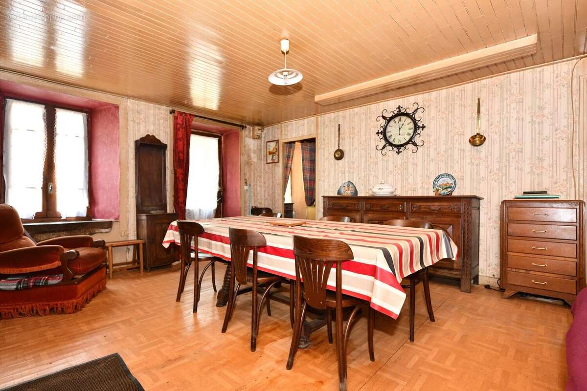 Maison à BARRIAC-LES-BOSQUETS