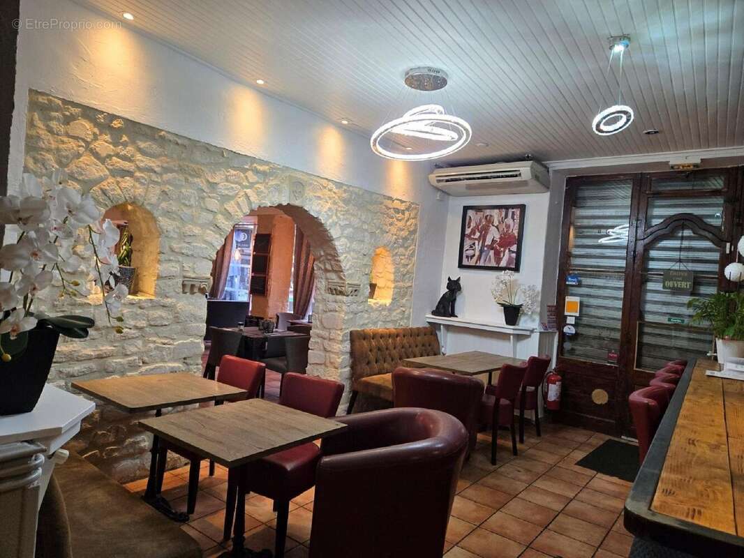 Commerce à SAINT-PAUL-TROIS-CHATEAUX