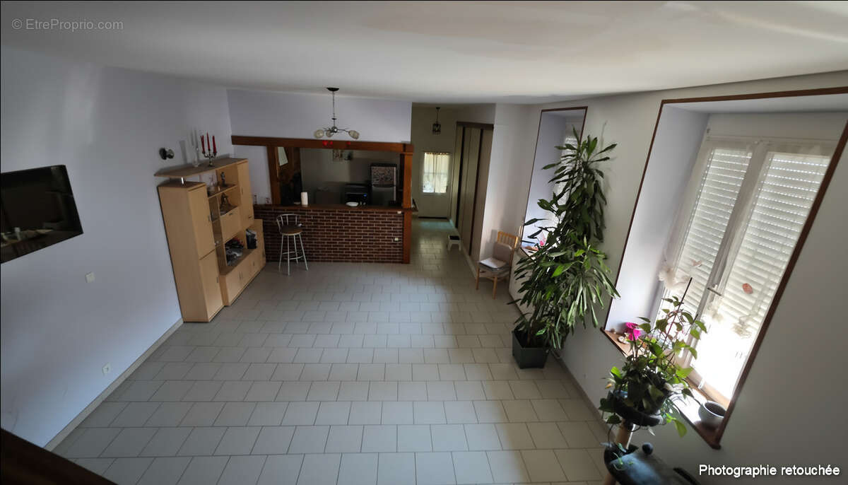 Commerce à VILLENEUVE-SUR-YONNE