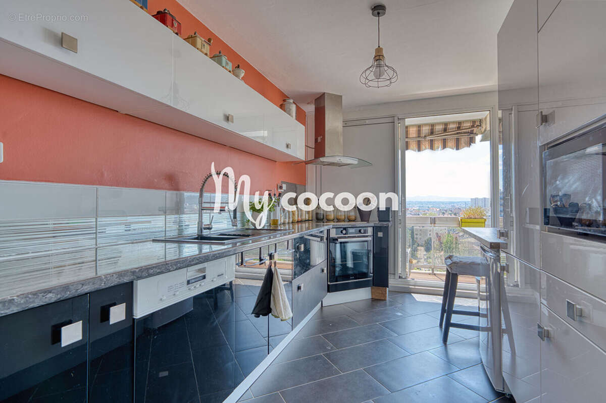 Appartement à LYON-8E