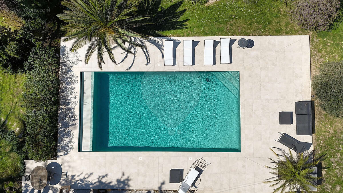 Maison à ROQUEFORT-LES-PINS