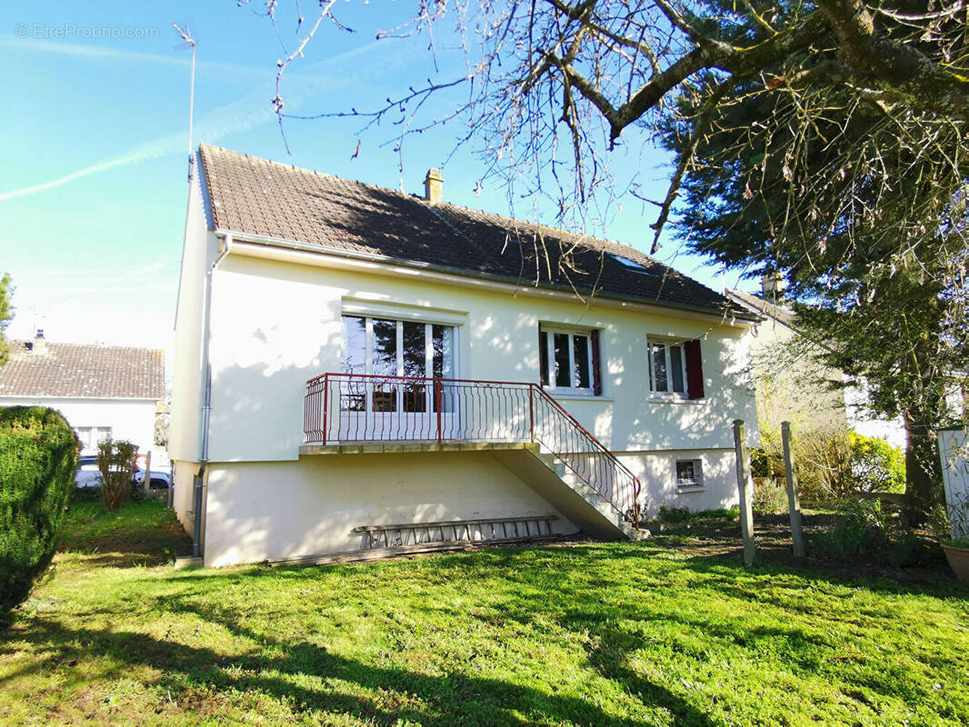 Maison à YEVRES