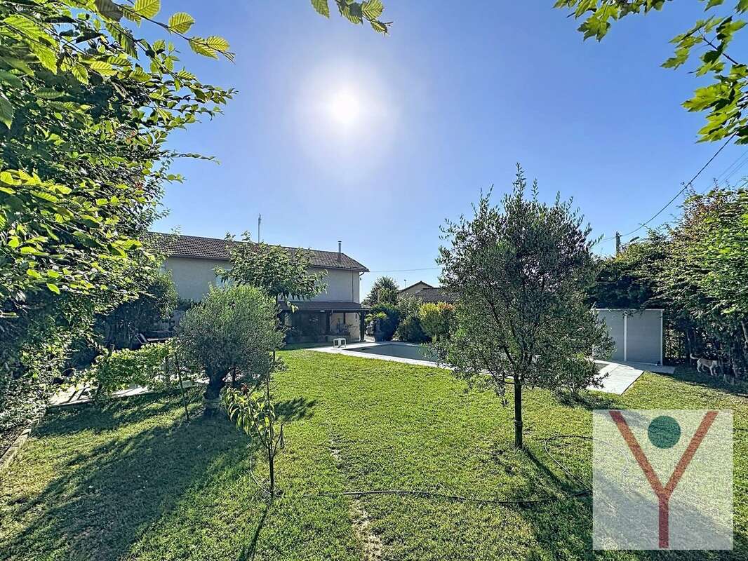 Maison 197 m² à Villars-Les-Dombes  - photo 2
