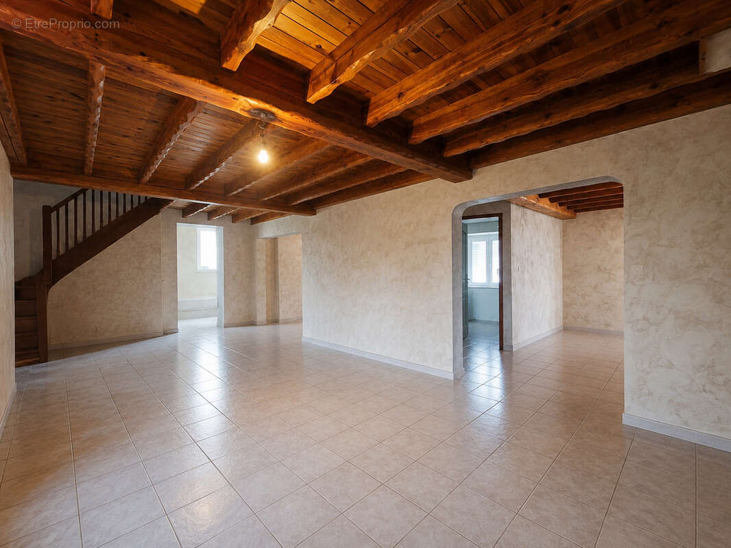 Maison de Bourg rénovée avec terrain - photo 4