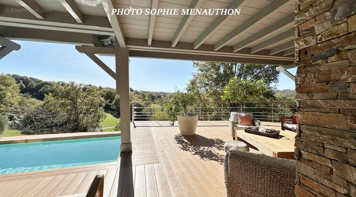 Villa d'architecte de type t6 de 240 m2 avec piscine - photo 2