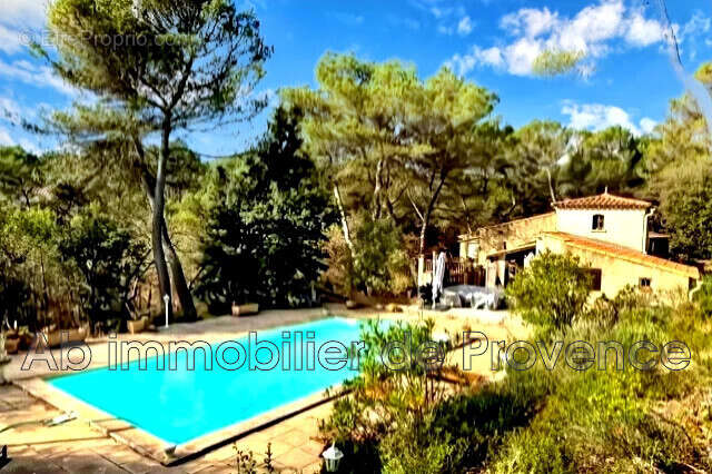 Maison 153 m² à Rognes  - photo 2