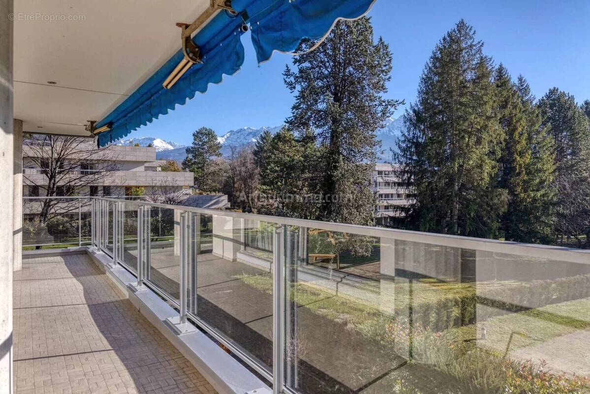 Appartement à MEYLAN