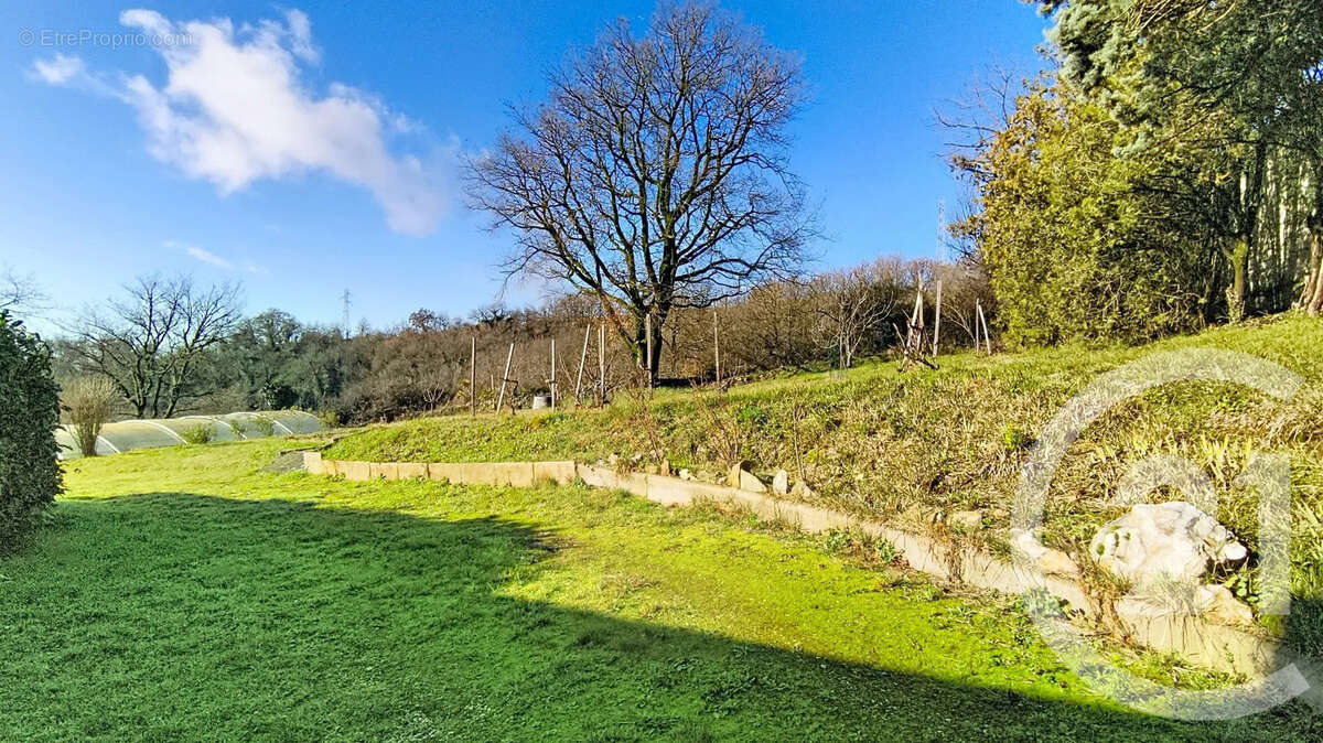 Maison à SAINT-CYR-SUR-LE-RHONE