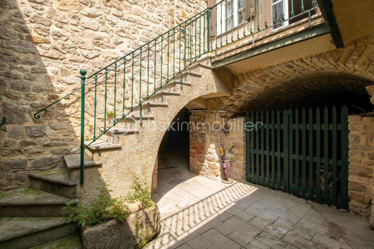 Maison à CRUVIERS-LASCOURS