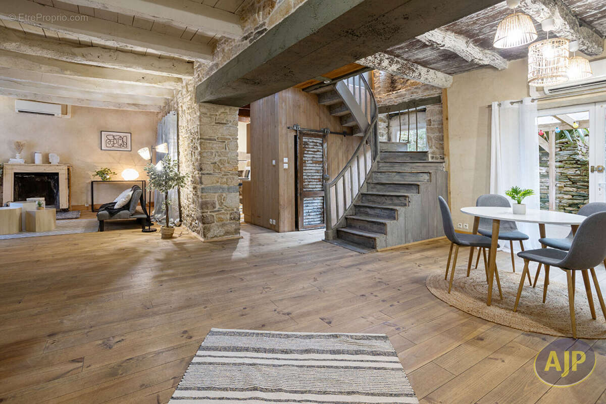 Maison à SAINT-JEAN-BREVELAY