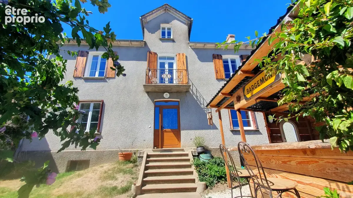 Maison à RIEUPEYROUX
