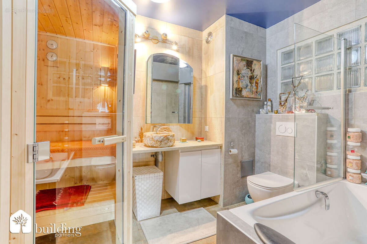 Appartement à LEVALLOIS-PERRET