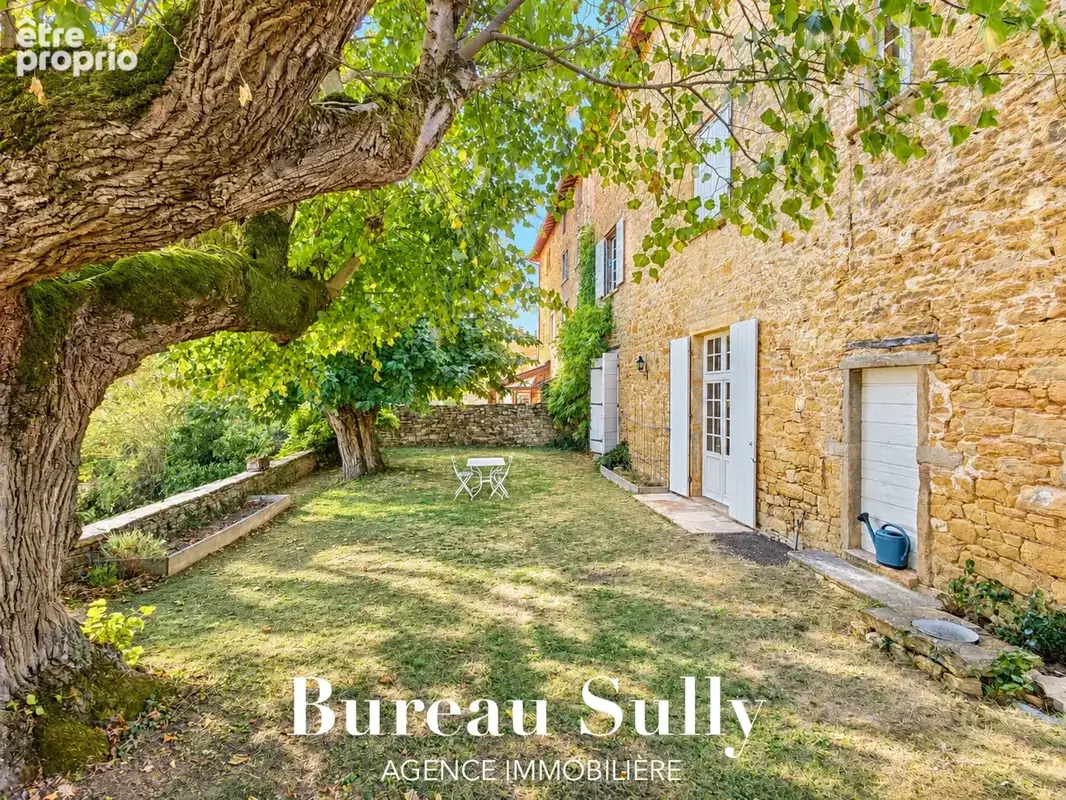 POLEYMIEUX-AU-MONT D'OR - Belle maison de caractère en pierres dorées T4 de 200m2 avec nombreuses dépendances - photo 4
