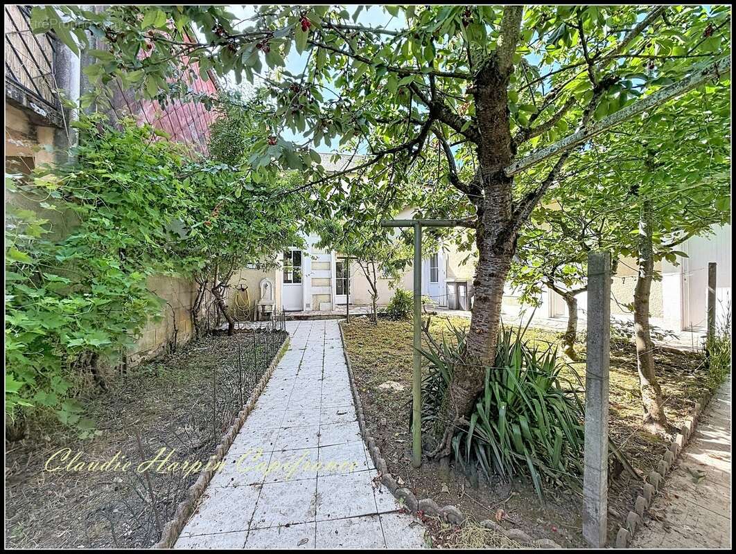Maison à vendre 6 pièces PARTHENAY (79) - 4 Ch - parcelle d'environ 250 m² -proche centre ville - photo 2