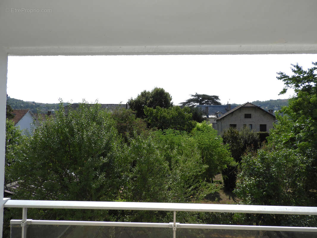 Studio avec balcon, cave et parking. - photo 5